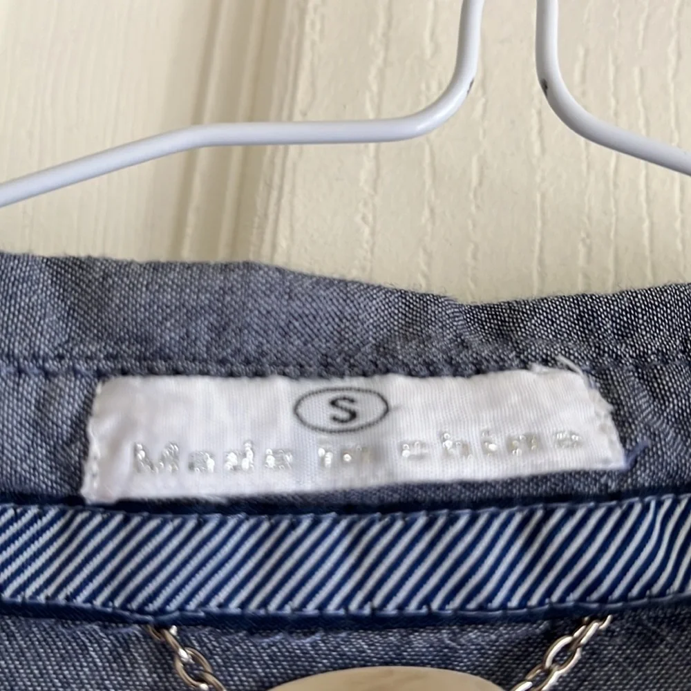 Button up shirt - Picture 2 of 8